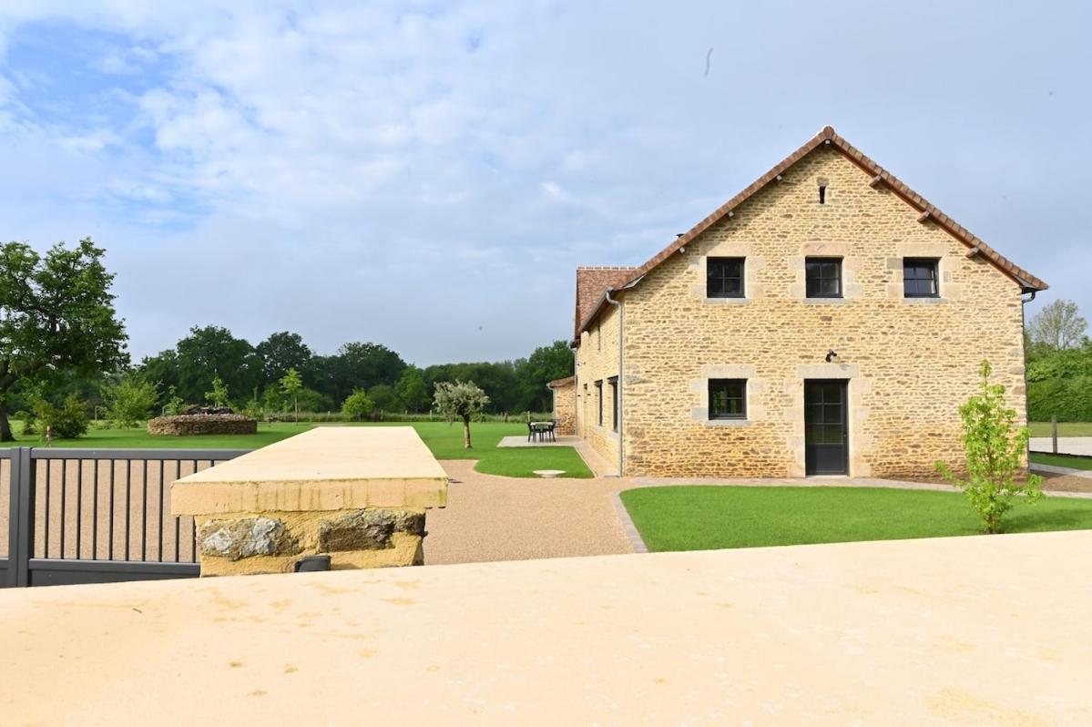 Vila La Grange Et Le Nid Saint-Pierre-des-Nids Exteriér fotografie