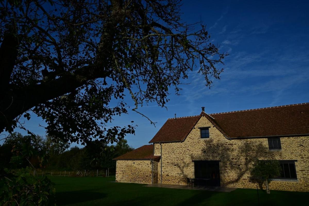 Vila La Grange Et Le Nid Saint-Pierre-des-Nids Exteriér fotografie